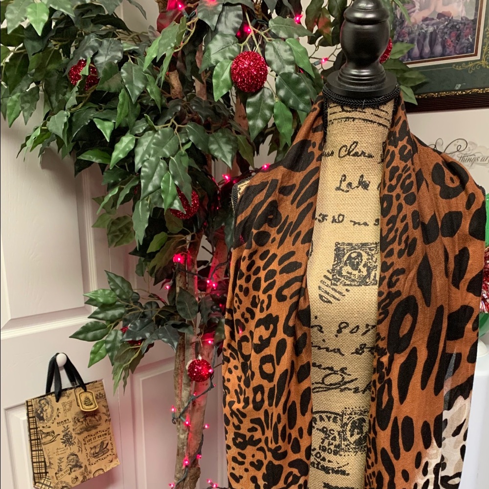 Leopard 🐆 Print Scarf